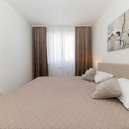 Bella Notte By Belmont Realty زادار